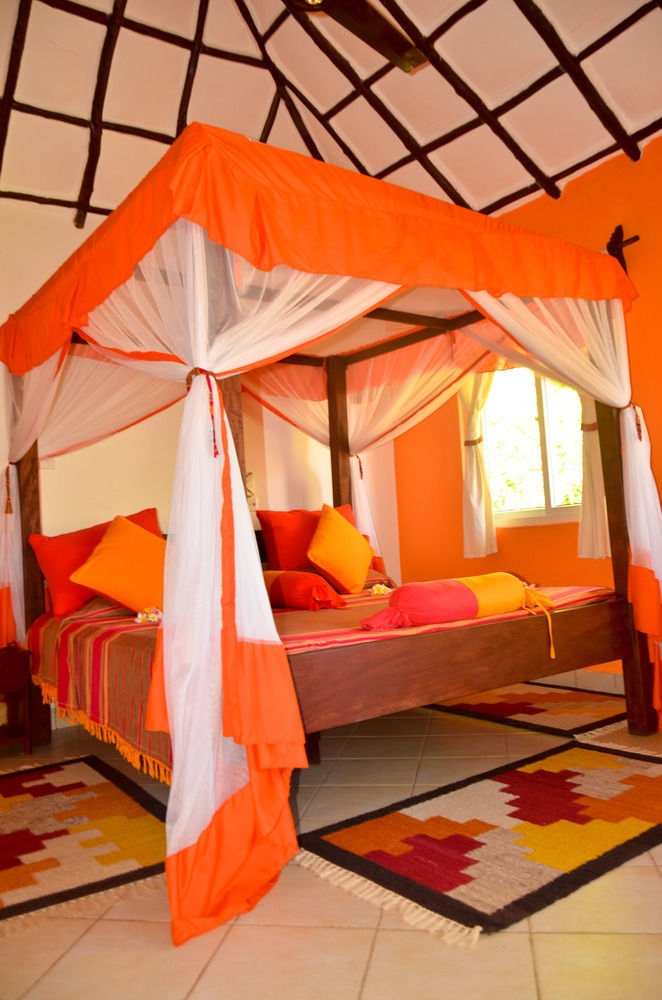 Hill Park Hotel - Tiwi Beach Zewnętrze zdjęcie